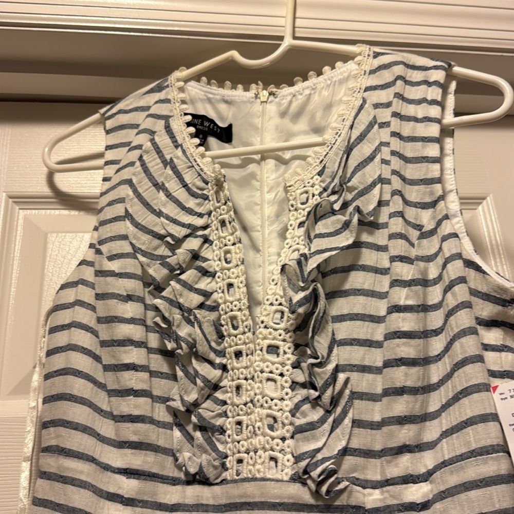 Dress - Picture 4 of 9